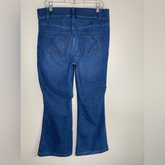 Lane Bryant Flare Medium Wash Tummy Control Denim Jeans Size 14 - Picture 2 of 7